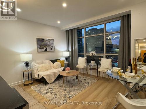 618 - 36 Blue Jays Way, Toronto, ON - Indoor Photo Showing Living Room