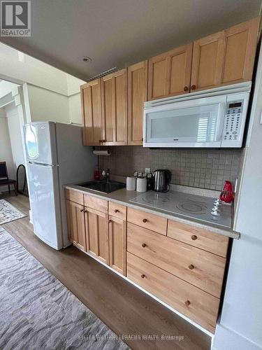 4509 10 Side Road, Bradford West Gwillimbury, ON - Indoor Photo Showing Kitchen