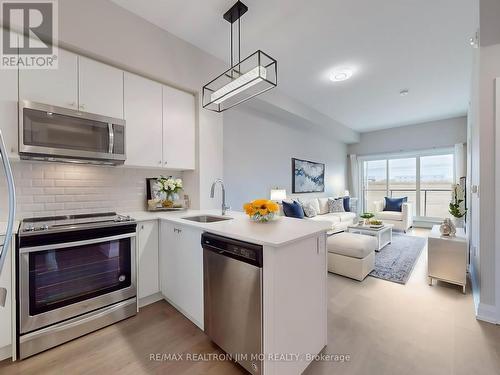 416 - 555 William Graham Drive, Aurora, ON - Indoor Photo Showing Kitchen