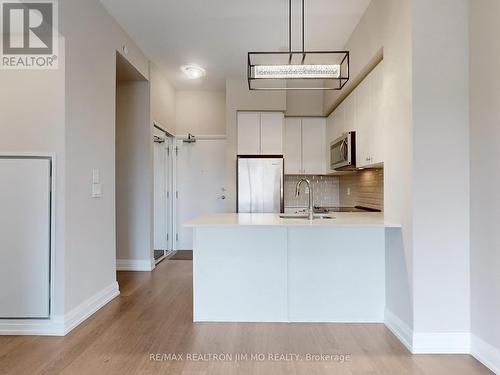 416 - 555 William Graham Drive, Aurora, ON - Indoor Photo Showing Kitchen