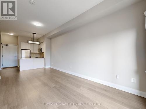 416 - 555 William Graham Drive, Aurora, ON - Indoor Photo Showing Kitchen