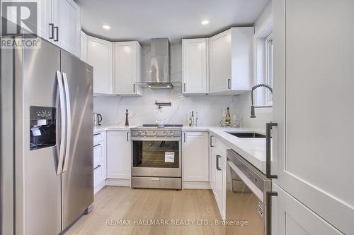 4 Corbett Crescent, Aurora, ON - Indoor Photo Showing Kitchen With Upgraded Kitchen