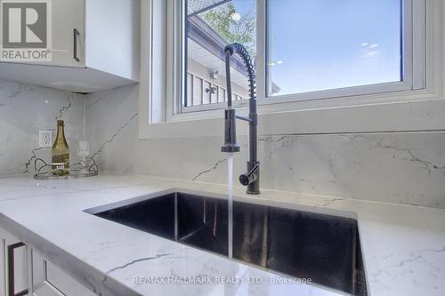 4 Corbett Crescent, Aurora, ON - Indoor Photo Showing Kitchen