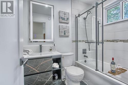 4 Corbett Crescent, Aurora, ON - Indoor Photo Showing Bathroom