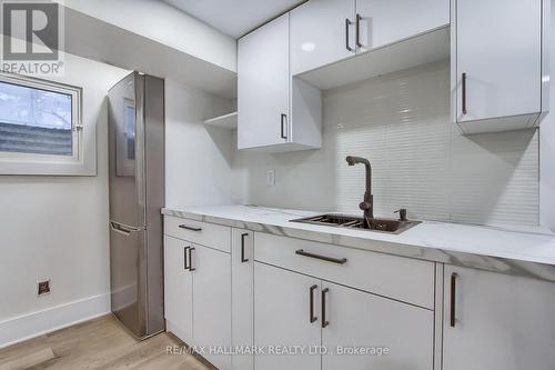 4 Corbett Crescent, Aurora, ON - Indoor Photo Showing Kitchen With Double Sink