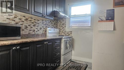 43 Corby Crescent, Brampton, ON - Indoor Photo Showing Kitchen