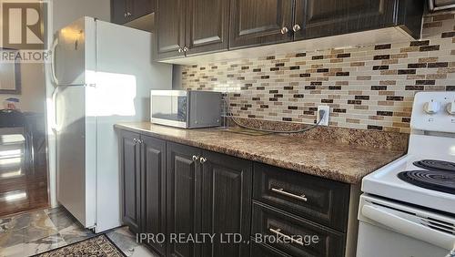 43 Corby Crescent, Brampton, ON - Indoor Photo Showing Kitchen