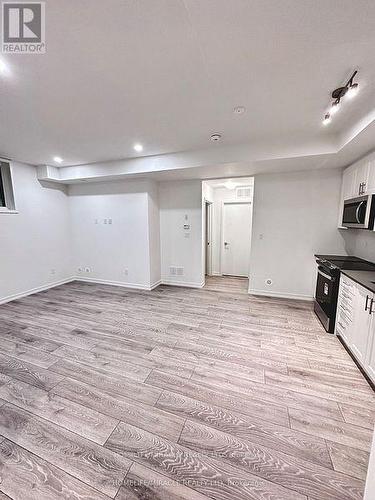 14 - 26 Lytham Green Circle, Newmarket, ON - Indoor Photo Showing Kitchen