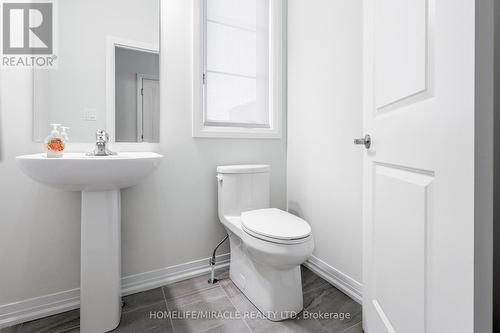 28 Bluebird Lane, Barrie, ON - Indoor Photo Showing Bathroom