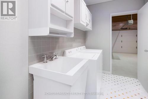 139 Livingstone Street, Barrie, ON - Indoor Photo Showing Laundry Room