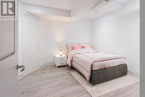 139 Livingstone Street, Barrie, ON - Indoor Photo Showing Bedroom