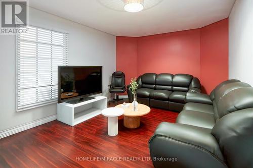 139 Livingstone Street, Barrie, ON - Indoor Photo Showing Living Room