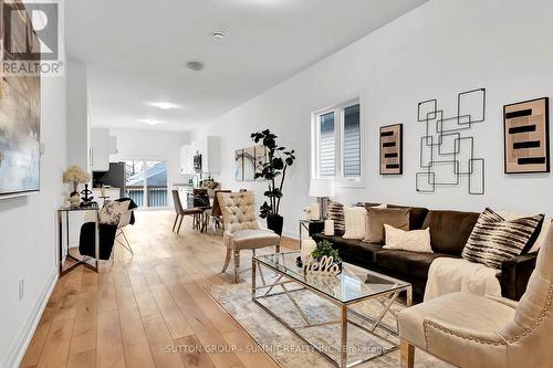 182 Commercial Street, Welland, ON - Indoor Photo Showing Living Room