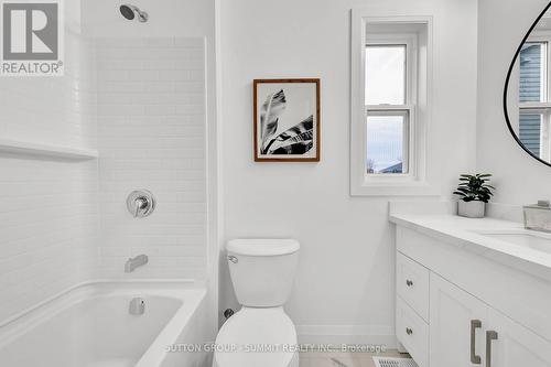 182 Commercial Street, Welland, ON - Indoor Photo Showing Bathroom