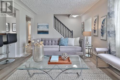 172 Sanatorium Road, Hamilton, ON - Indoor Photo Showing Living Room