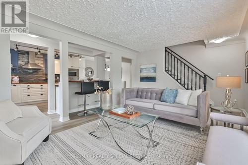 172 Sanatorium Road, Hamilton, ON - Indoor Photo Showing Living Room