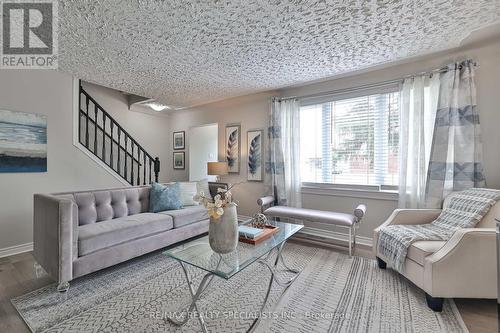 172 Sanatorium Road, Hamilton, ON - Indoor Photo Showing Living Room