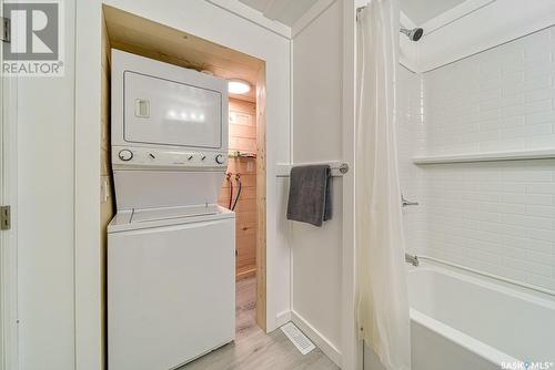 1225 Wascana Street, Regina, SK - Indoor Photo Showing Laundry Room