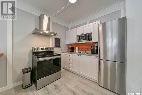 1225 Wascana Street, Regina, SK - Indoor Photo Showing Kitchen