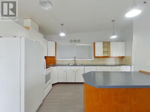 3463 Marine Ave, Powell River, BC - Indoor Photo Showing Kitchen With Double Sink