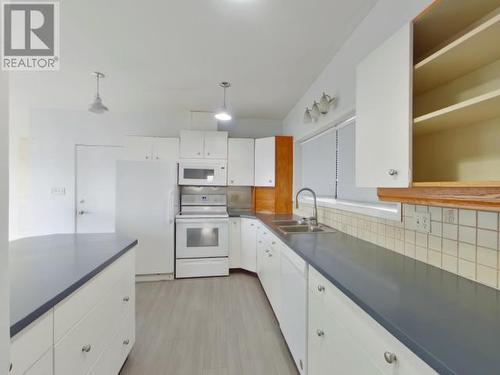 3463 Marine Ave, Powell River, BC - Indoor Photo Showing Kitchen