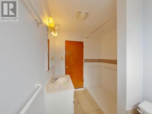 3463 Marine Ave, Powell River, BC - Indoor Photo Showing Bathroom