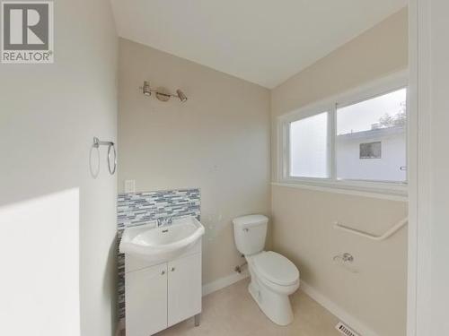 3463 Marine Ave, Powell River, BC - Indoor Photo Showing Bathroom