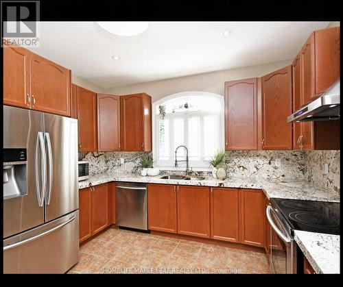 50 Treegrove Crescent, Brampton, ON - Indoor Photo Showing Kitchen With Upgraded Kitchen