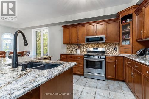 49 Conrad Place, Grimsby, ON - Indoor Photo Showing Kitchen With Double Sink