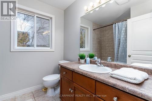 49 Conrad Place, Grimsby, ON - Indoor Photo Showing Bathroom