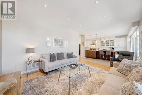 143 Valmont Street, Hamilton, ON - Indoor Photo Showing Living Room