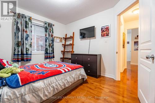 145 Valiant Circle, Hamilton, ON - Indoor Photo Showing Bedroom