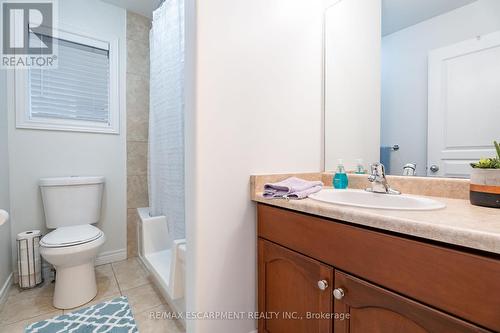 145 Valiant Circle, Hamilton, ON - Indoor Photo Showing Bathroom