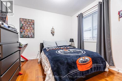 145 Valiant Circle, Hamilton, ON - Indoor Photo Showing Bedroom