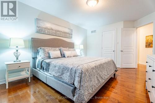 145 Valiant Circle, Hamilton, ON - Indoor Photo Showing Bedroom