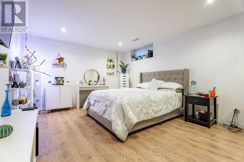 145 Valiant Circle, Hamilton, ON - Indoor Photo Showing Bedroom