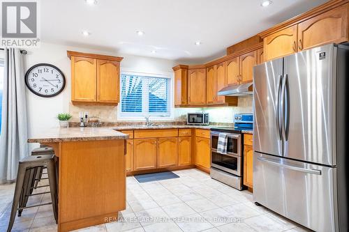 145 Valiant Circle, Hamilton, ON - Indoor Photo Showing Kitchen With Double Sink