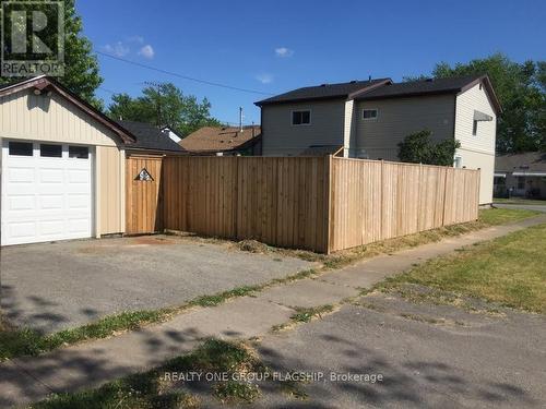 6285 Cadham Street, Niagara Falls, ON - Outdoor