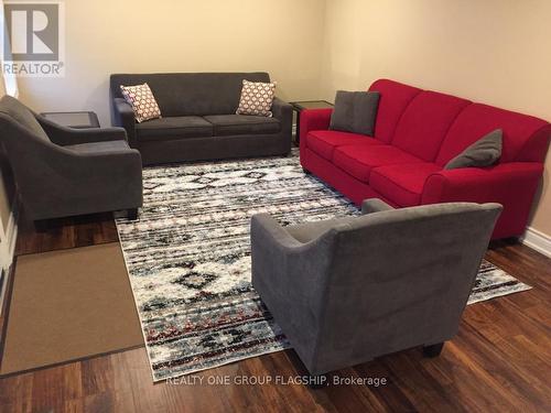 6285 Cadham Street, Niagara Falls, ON - Indoor Photo Showing Living Room