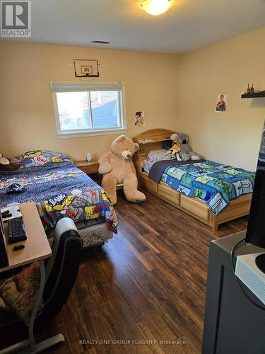 6285 Cadham Street, Niagara Falls, ON - Indoor Photo Showing Bedroom