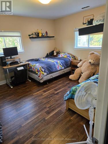 6285 Cadham Street, Niagara Falls, ON - Indoor Photo Showing Bedroom