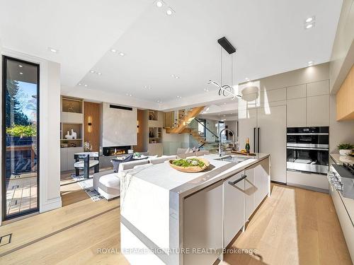 551 Broadway Ave, Toronto, ON - Indoor Photo Showing Kitchen With Upgraded Kitchen