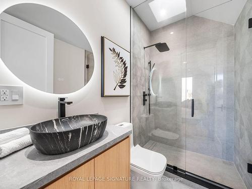 551 Broadway Ave, Toronto, ON - Indoor Photo Showing Bathroom