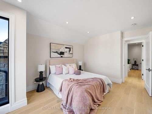 551 Broadway Ave, Toronto, ON - Indoor Photo Showing Bedroom