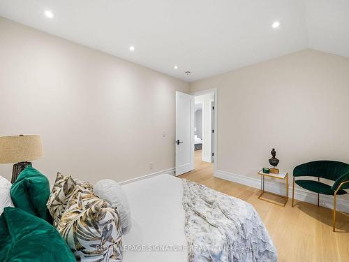 551 Broadway Ave, Toronto, ON - Indoor Photo Showing Bedroom