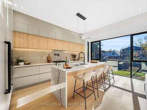 551 Broadway Ave, Toronto, ON - Indoor Photo Showing Kitchen With Upgraded Kitchen