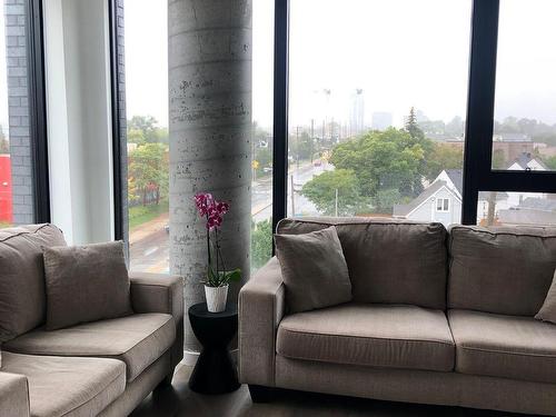 419-7 Smith Cres, Toronto, ON - Indoor Photo Showing Living Room