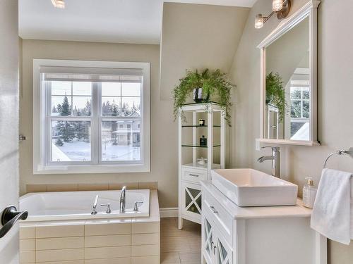 Bathroom - 90 Rue Du Midi, Morin-Heights, QC - Indoor Photo Showing Bathroom