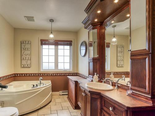 Bathroom - 3805 105E Avenue, Shawinigan, QC - Indoor Photo Showing Bathroom