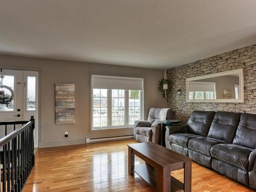 Living room - 3805 105E Avenue, Shawinigan, QC - Indoor Photo Showing Living Room